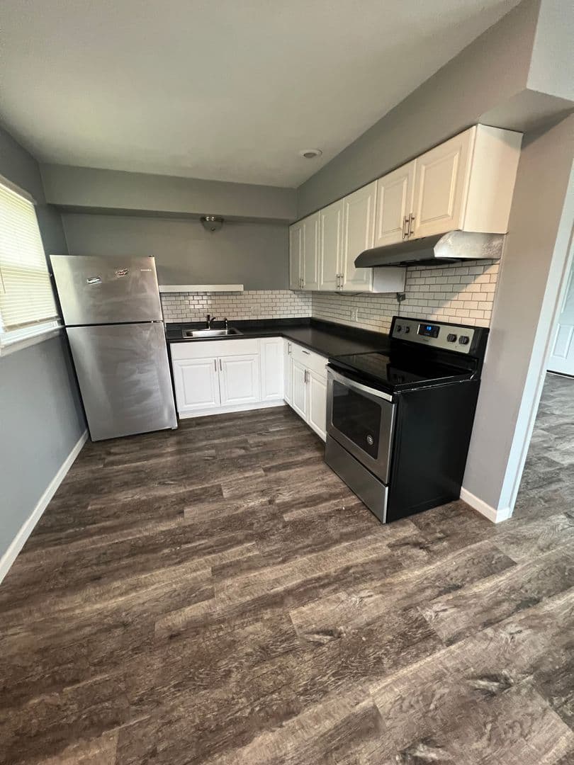 Davenport Apartment: 3520 Bridge Ave