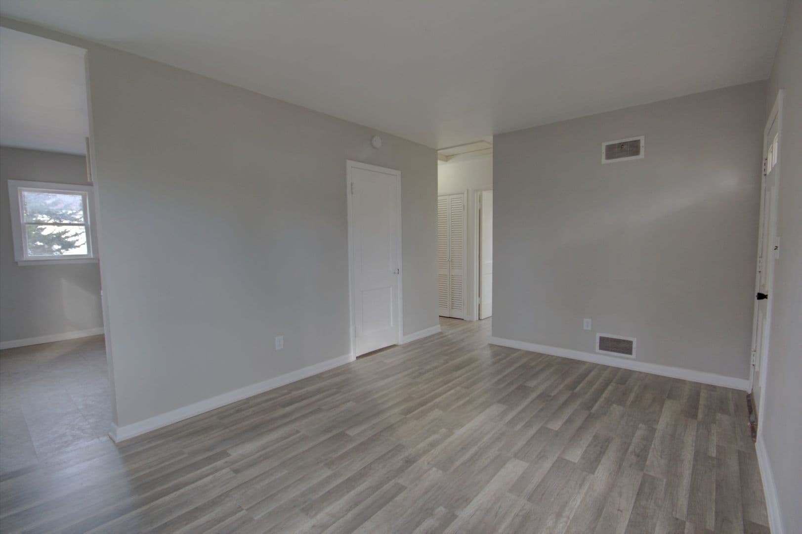 Davenport House: 3856 Johnson Ave