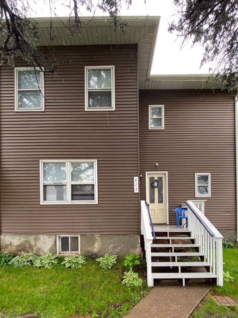 Moline Apartment: 822 5th Avenue