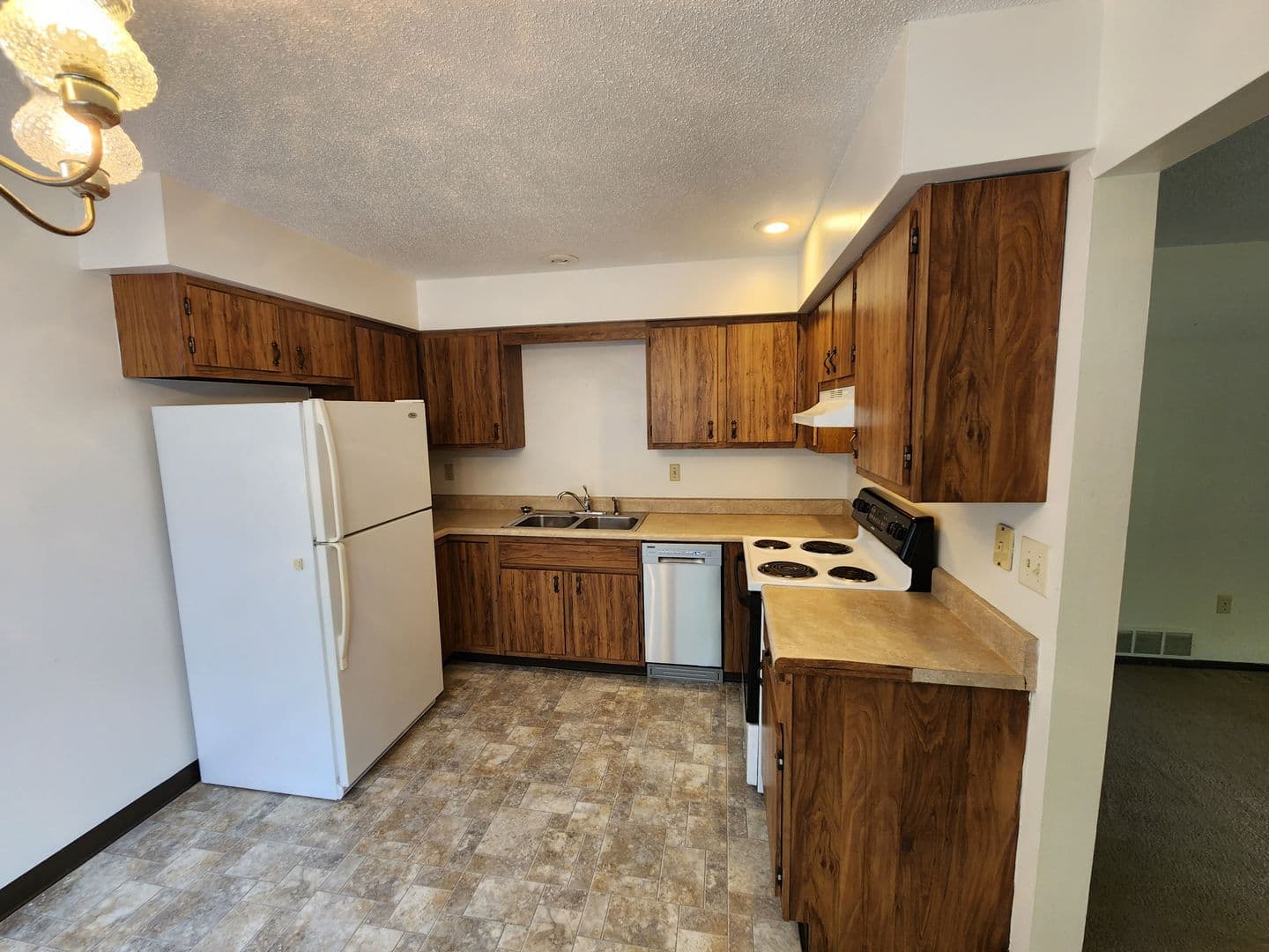 Rock Island Apartment: 9020 13th St W