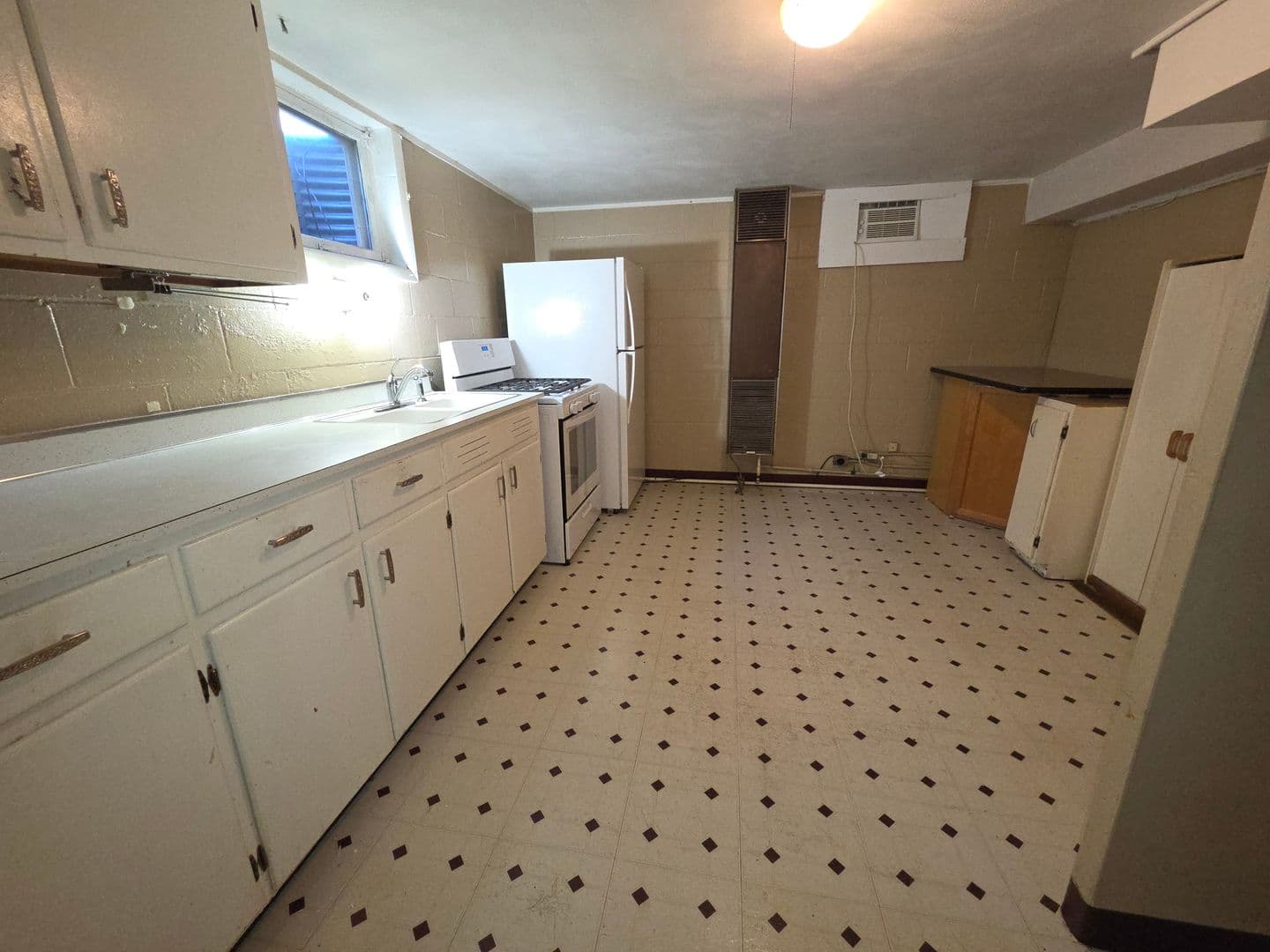 Moline Apartment: 1705 11th Ave
