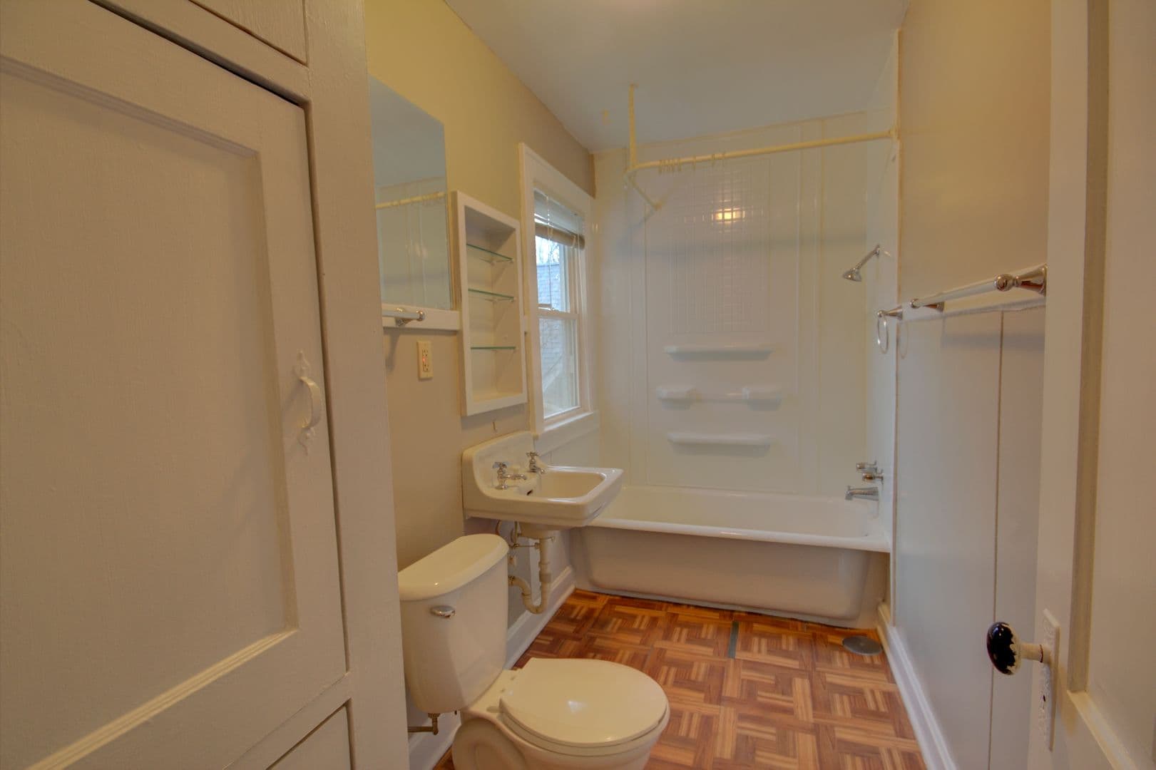 Moline Apartment: 1135 11th Ave