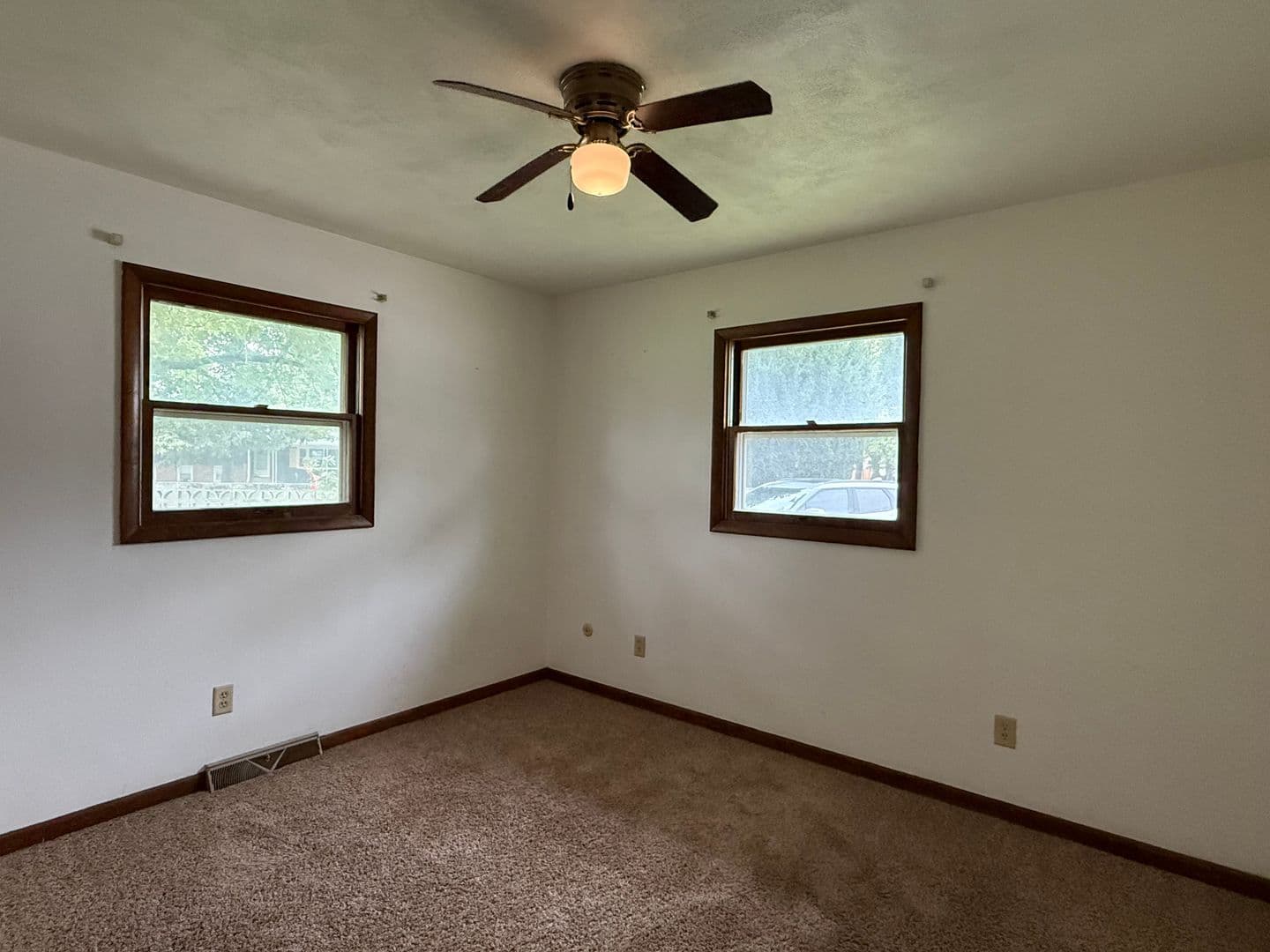 Milan Apartment: 2702 117th Ave W