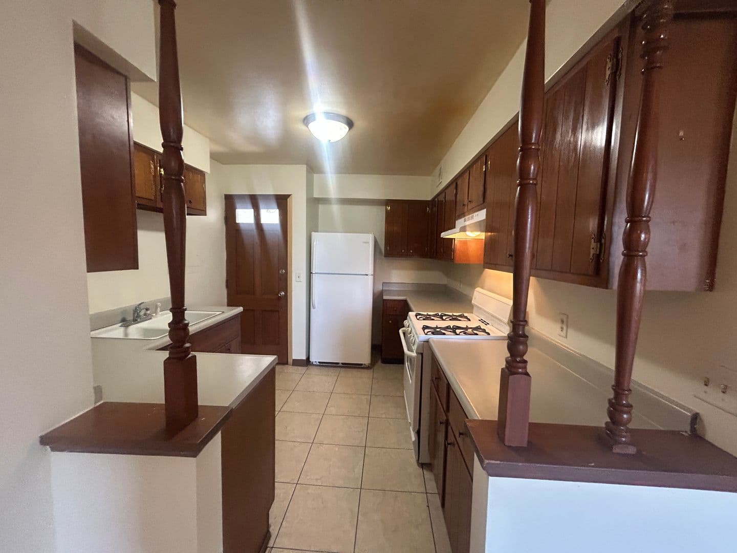 Rock Island Apartment: 1450 18th Ave