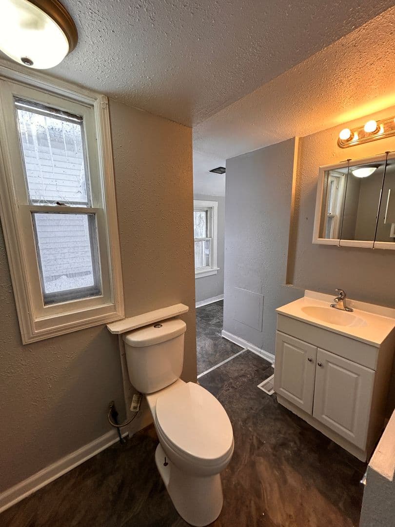Davenport House: 1823 W 6th St