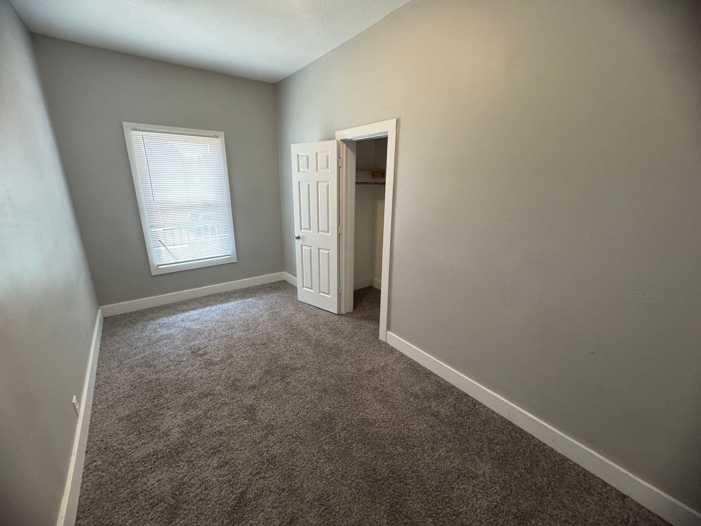 Rock Island Apartment: 929 4th Ave