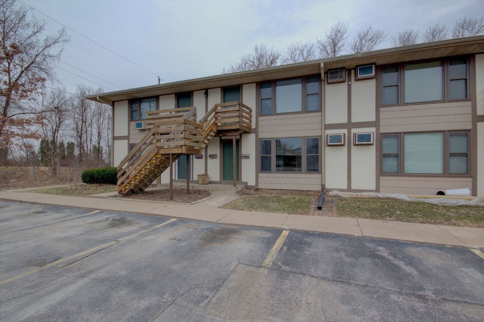 Moline Apartment: 3500 60th St