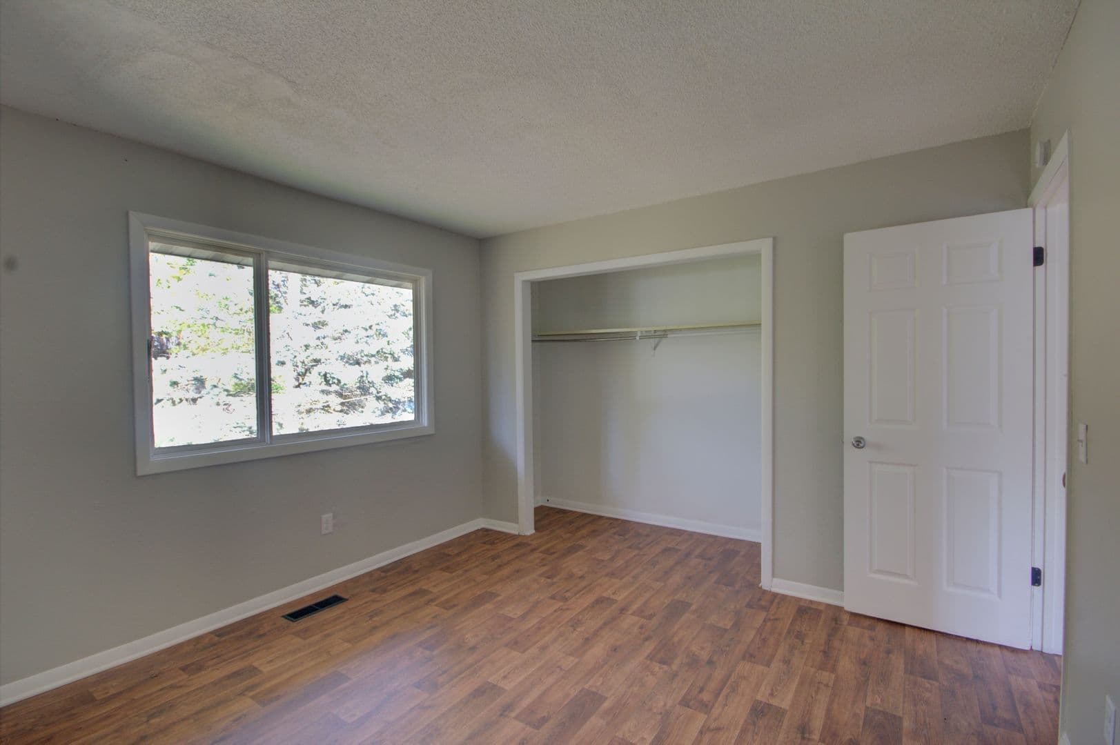 Hillsdale Apartment: 306 Larson Ct