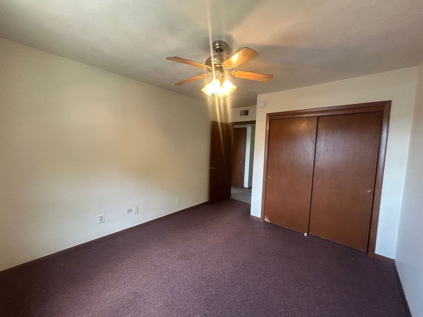 Rock Island Apartment: 1450 18th Ave