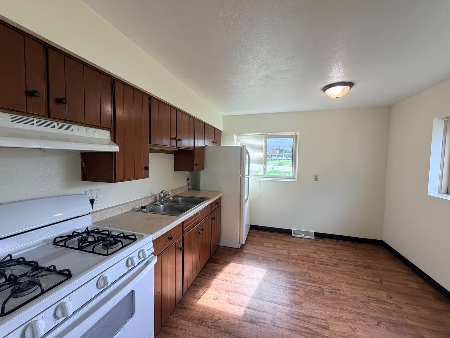 Moline Apartment: 4711 12th Ave