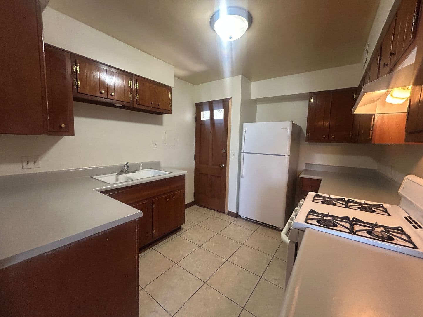 Rock Island Apartment: 1450 18th Ave