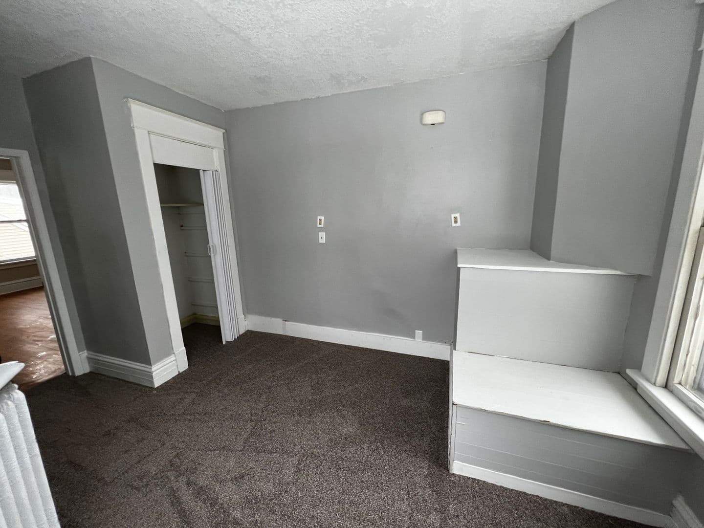 Rock Island Apartment: 914 23rd Street