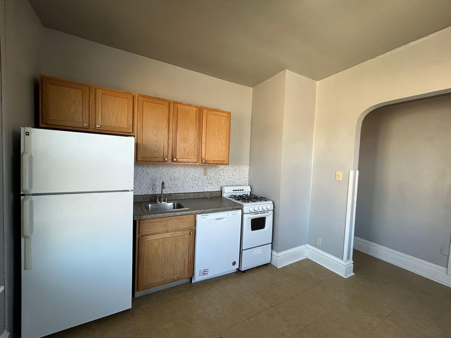 Rock Island Apartment: 914 23rd Street