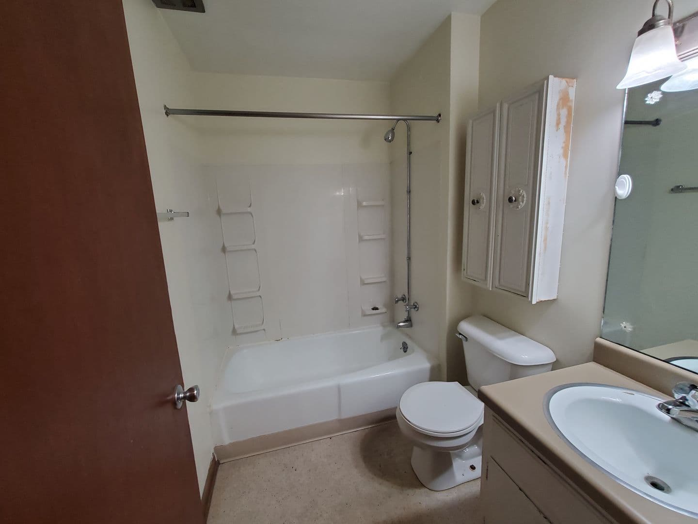 Rock Island Apartment: 1450 18th Ave