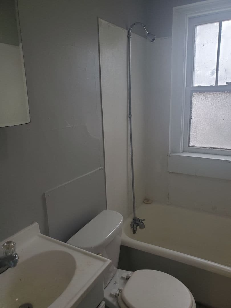 Rock Island Apartment: 2930 5th Ave