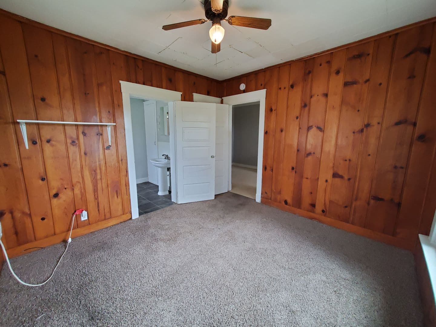 Bettendorf Apartment: 610 15th St