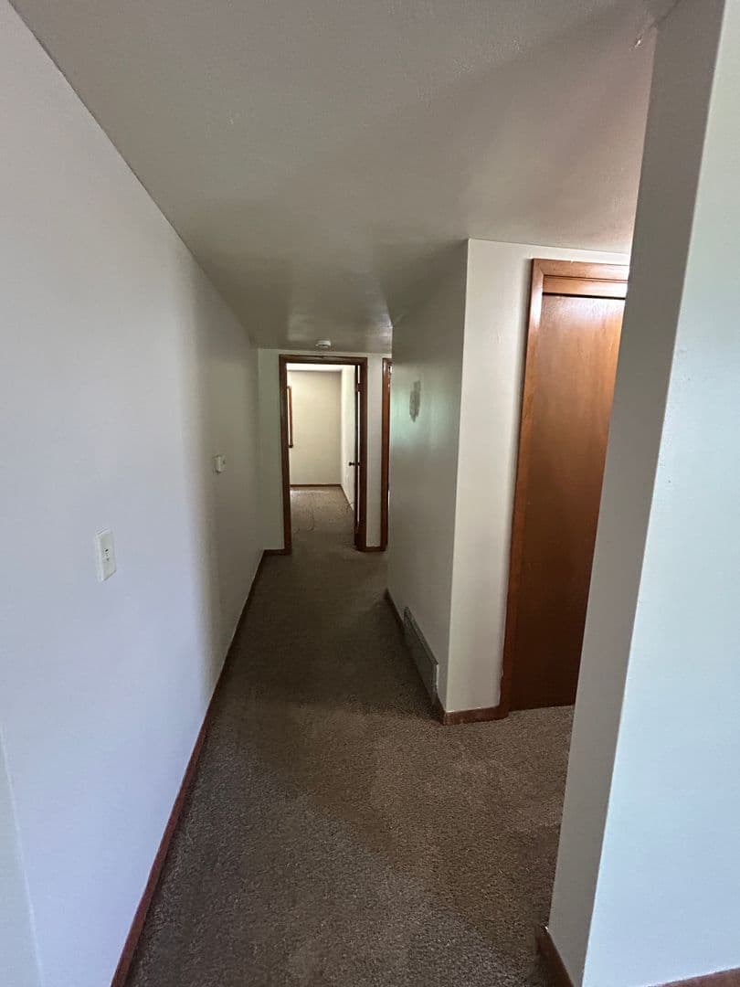Rock Island Apartment: 1450 18th Ave