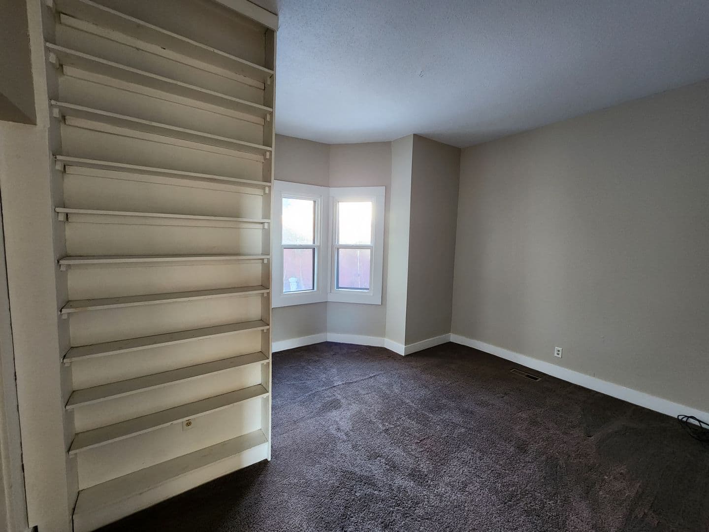 Davenport Apartment: 528 W 6th St