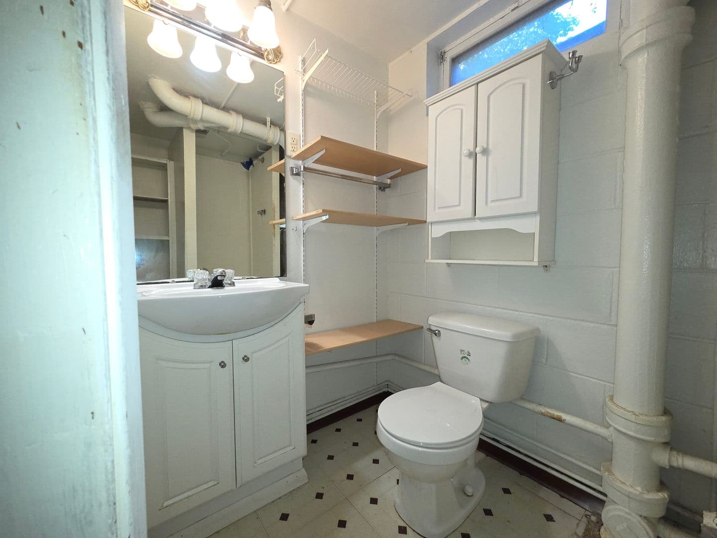 Moline Apartment: 1705 11th Ave