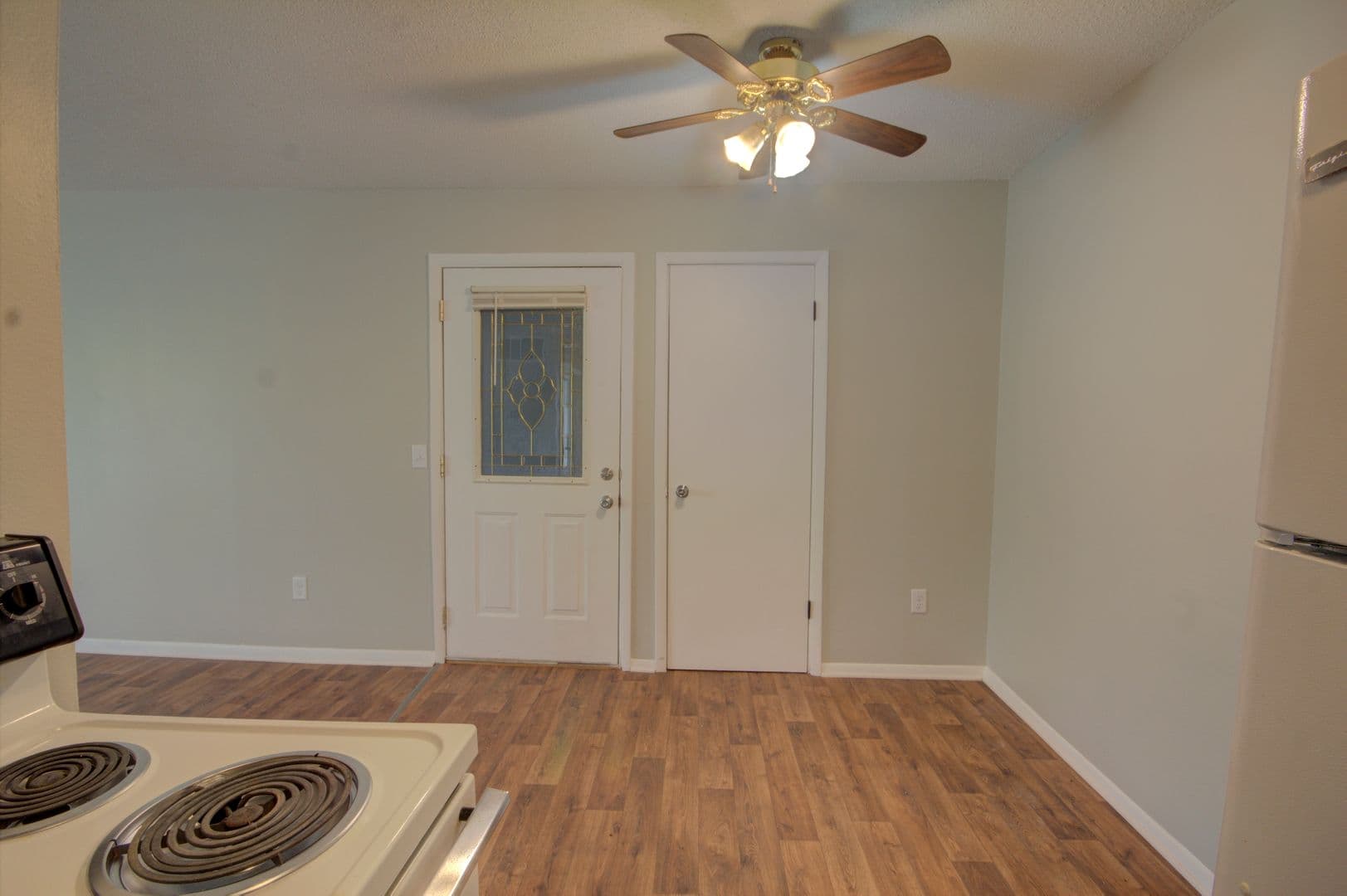 Hillsdale Apartment: 306 Larson Ct