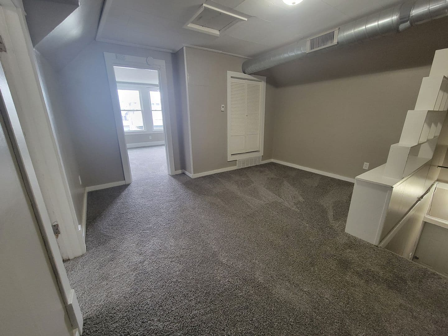 Rock Island Apartment: 605 41st Street
