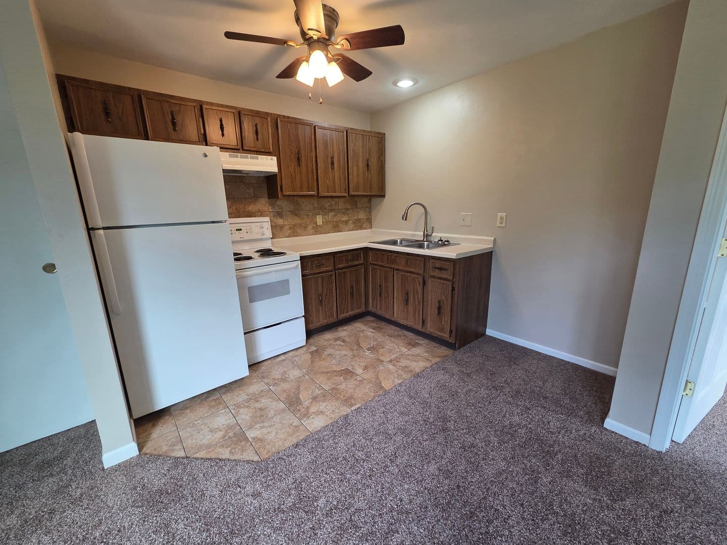 Moline Apartment: 3500 60th St