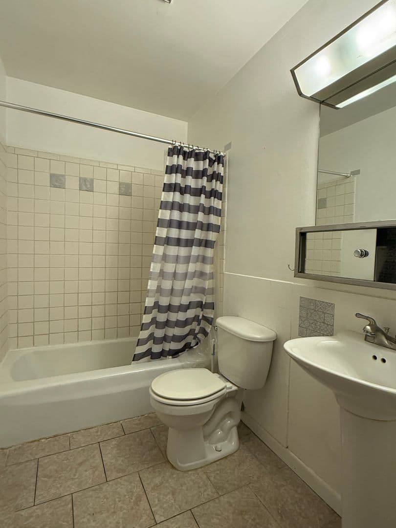Milan Apartment: 2702 117th Ave W
