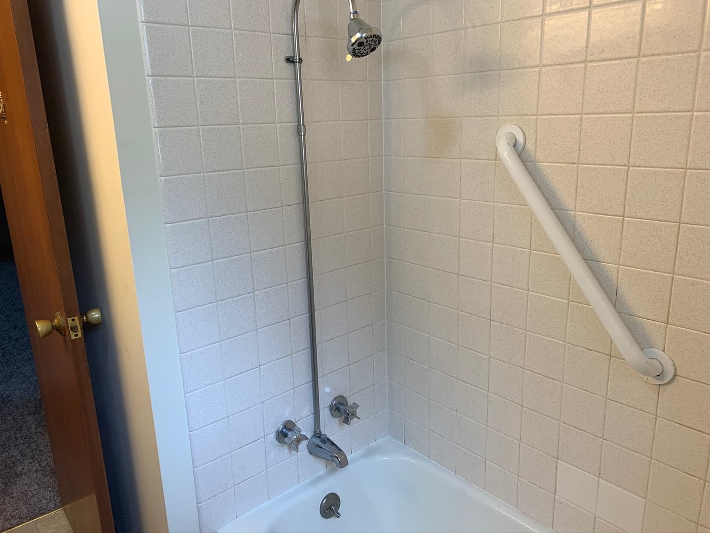 Moline Apartment: 1015 18th Street A