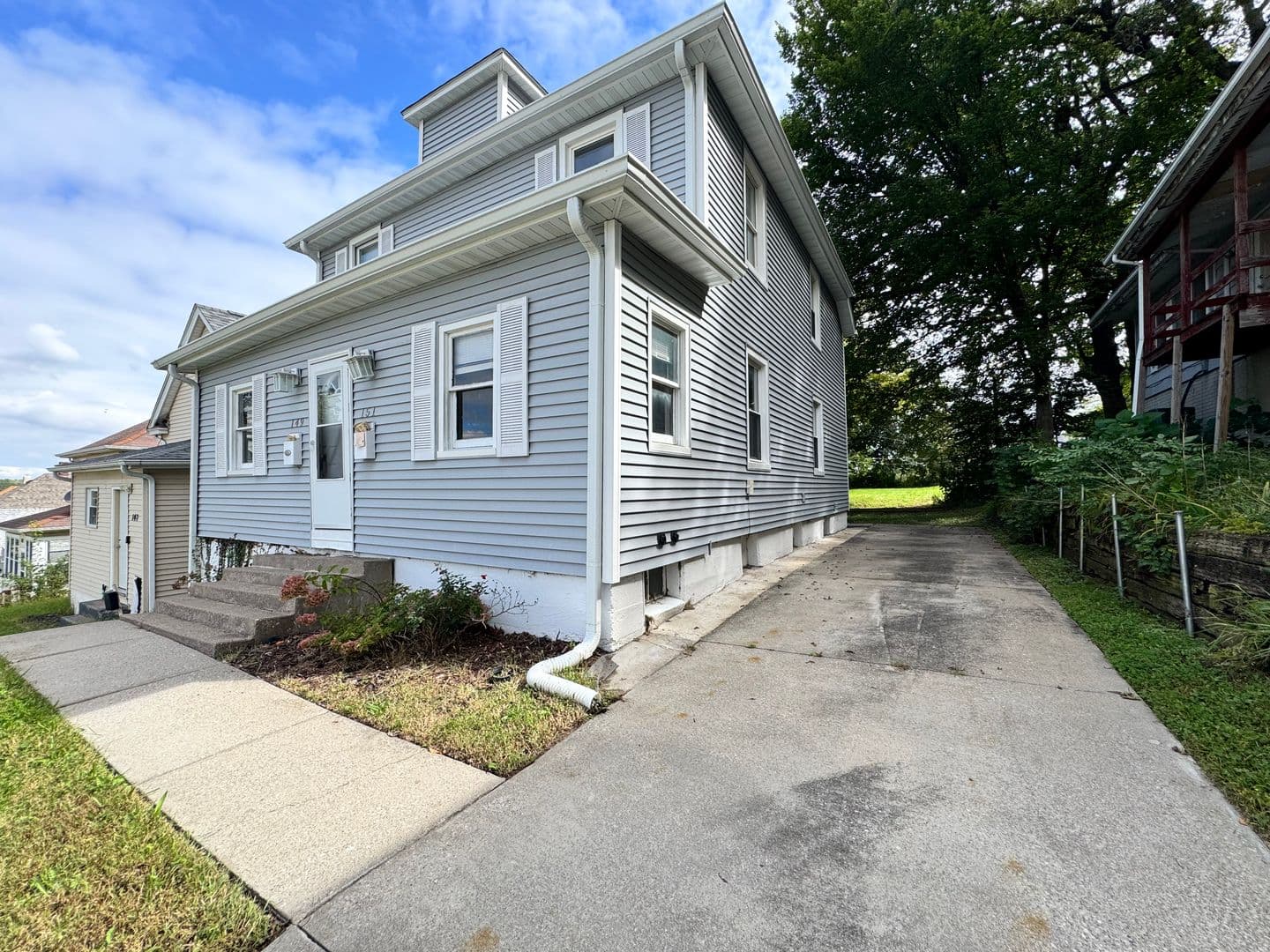 Silvis Apartment: 149 6th Street