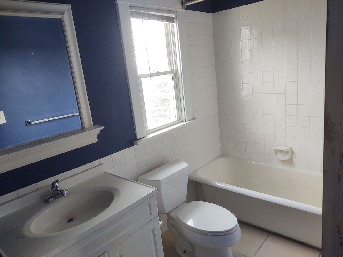 Moline Apartment: 1135 11th Ave