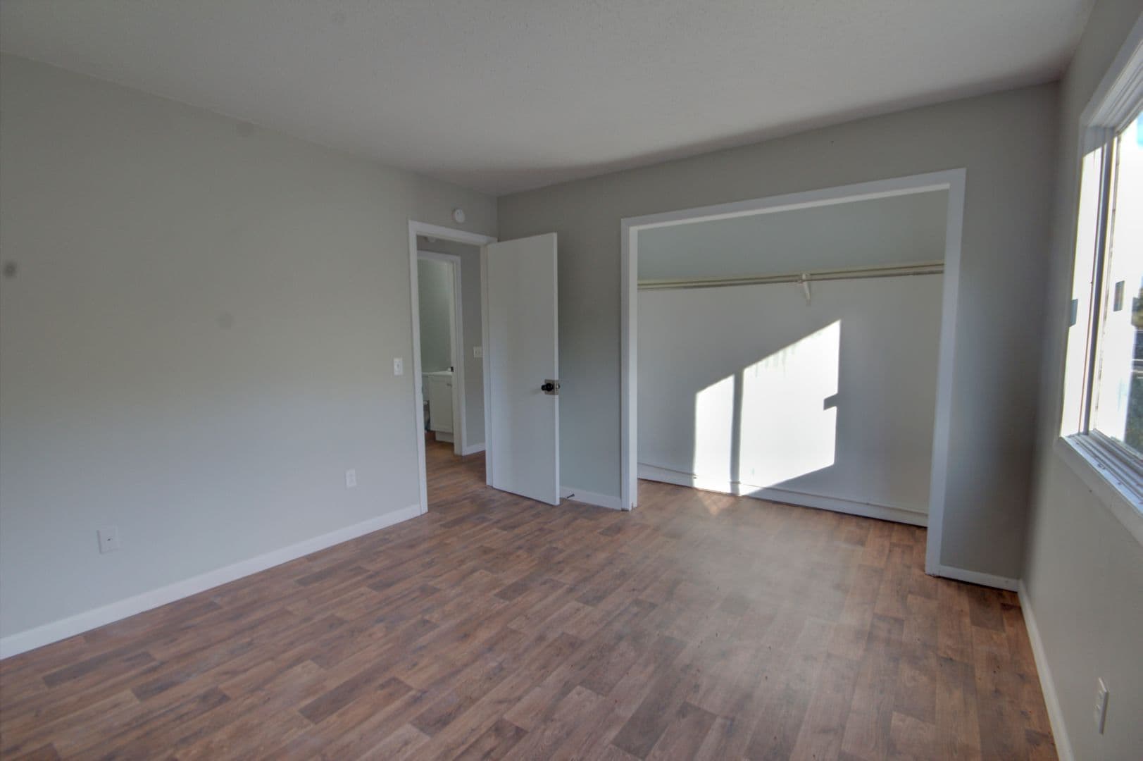 Hillsdale Apartment: 306 Larson Ct