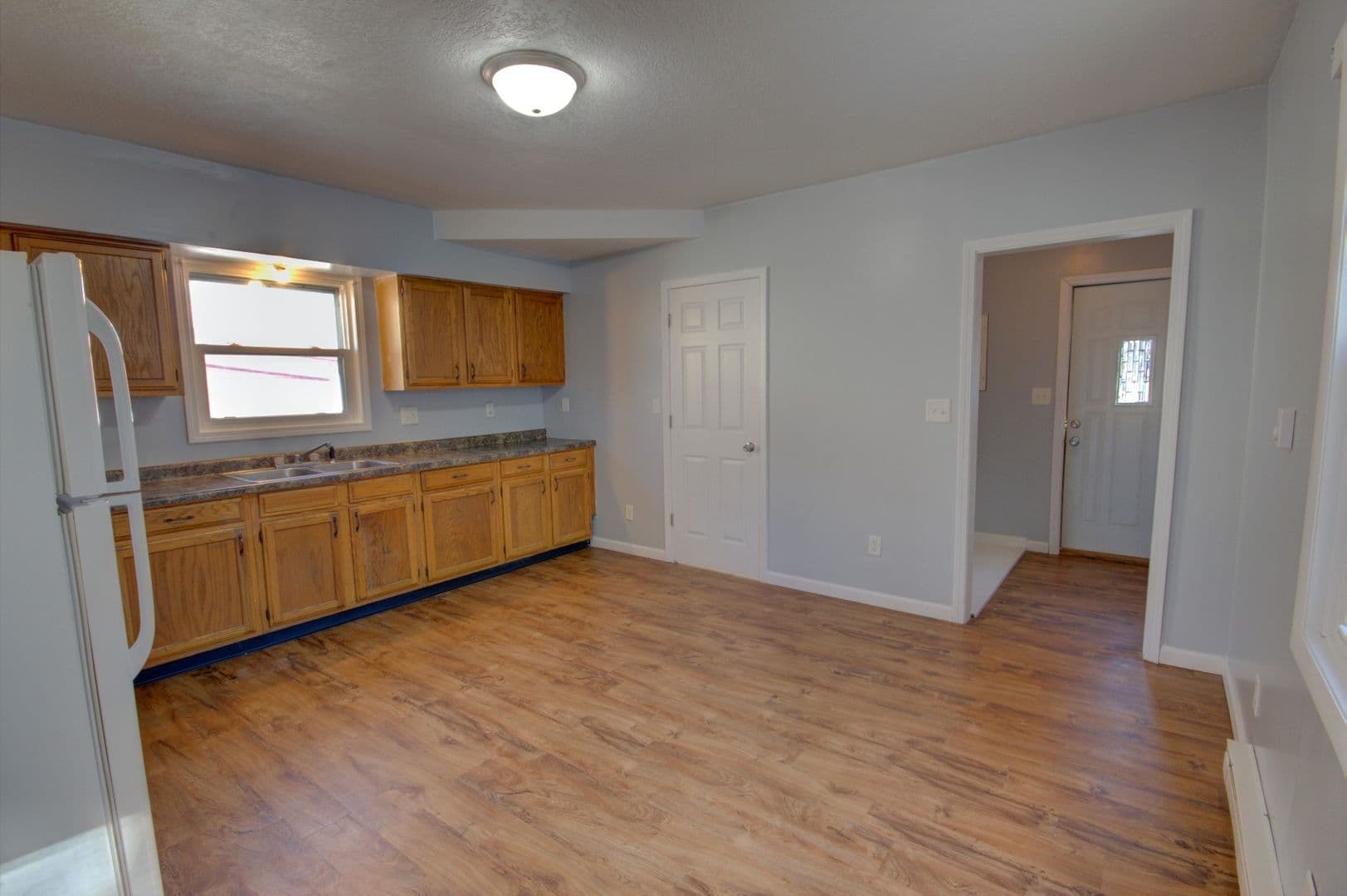 Silvis Apartment: 123 3rd St