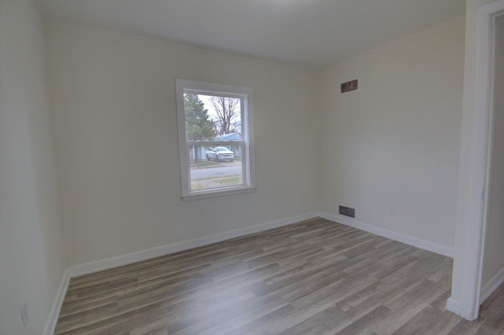 Davenport House: 3856 Johnson Ave