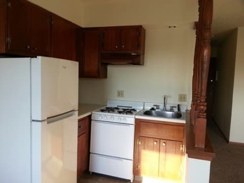 Rock Island Apartment: 1450 18th Ave