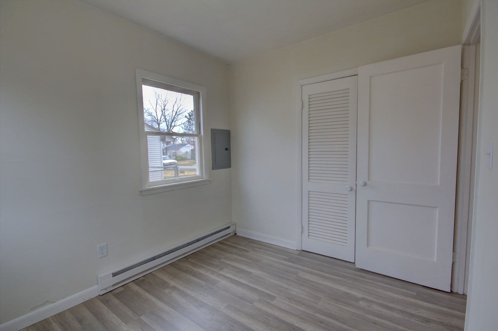 Davenport House: 3856 Johnson Ave