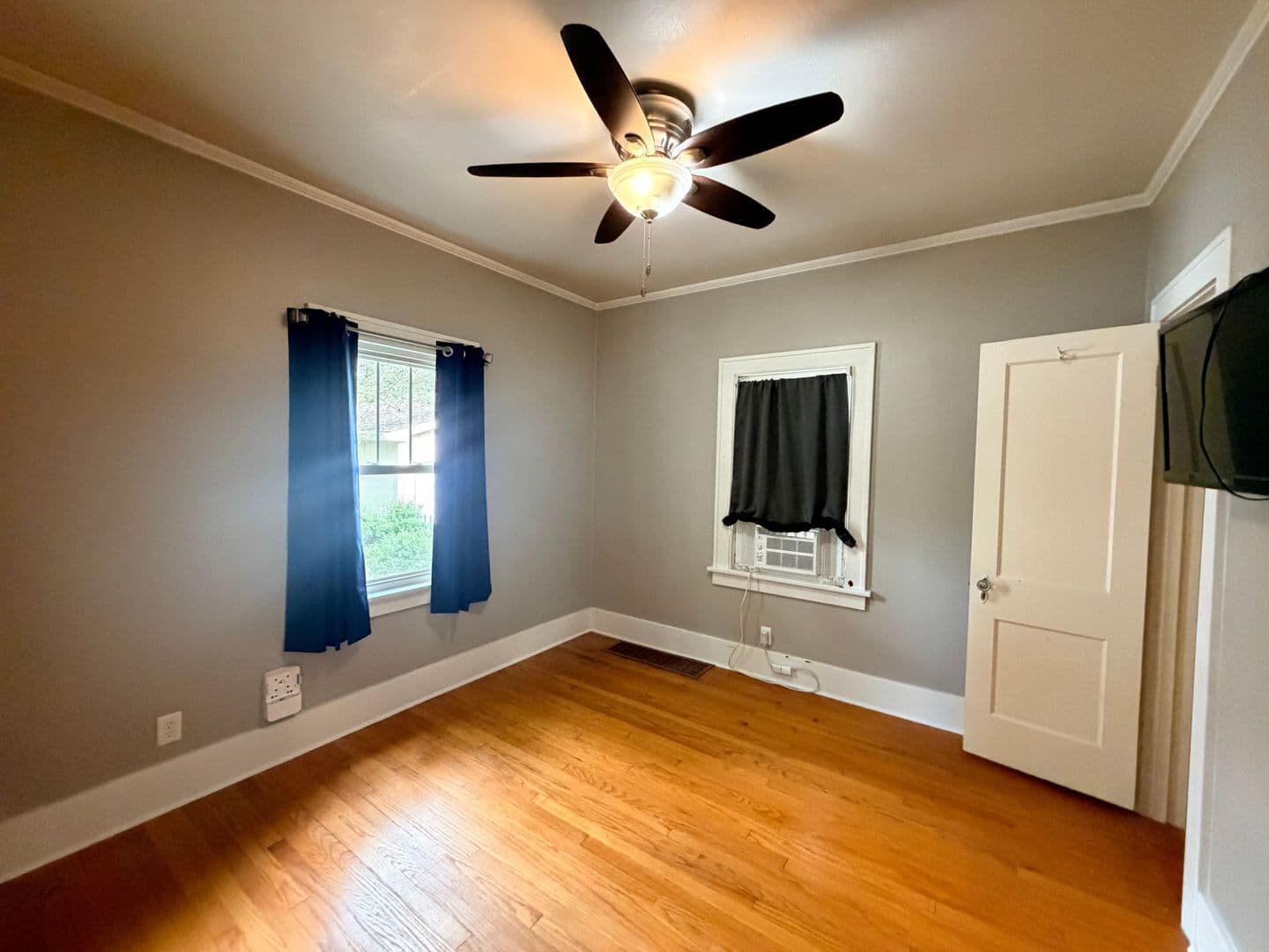 Moline House: 1565 34th Ave