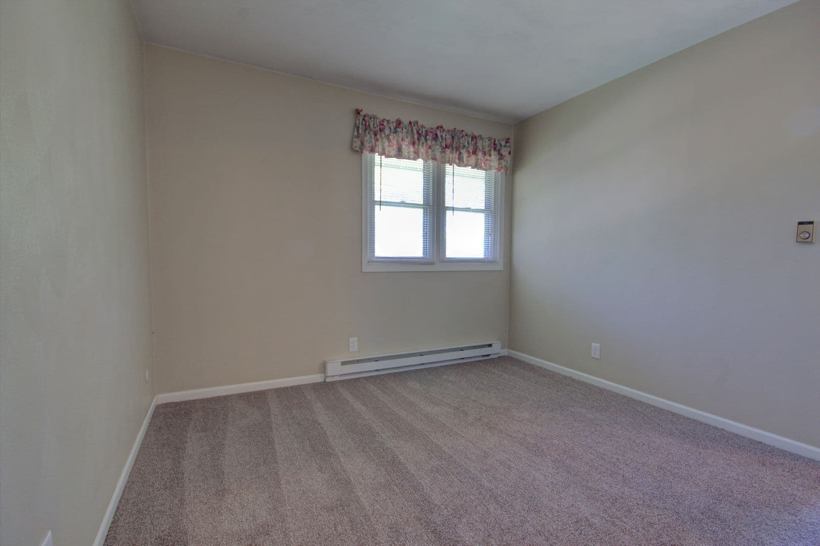Moline Apartment: 3520 60th St