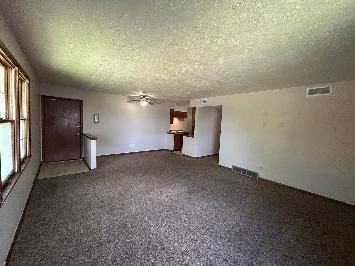 Rock Island Apartment: 1450 18th Ave