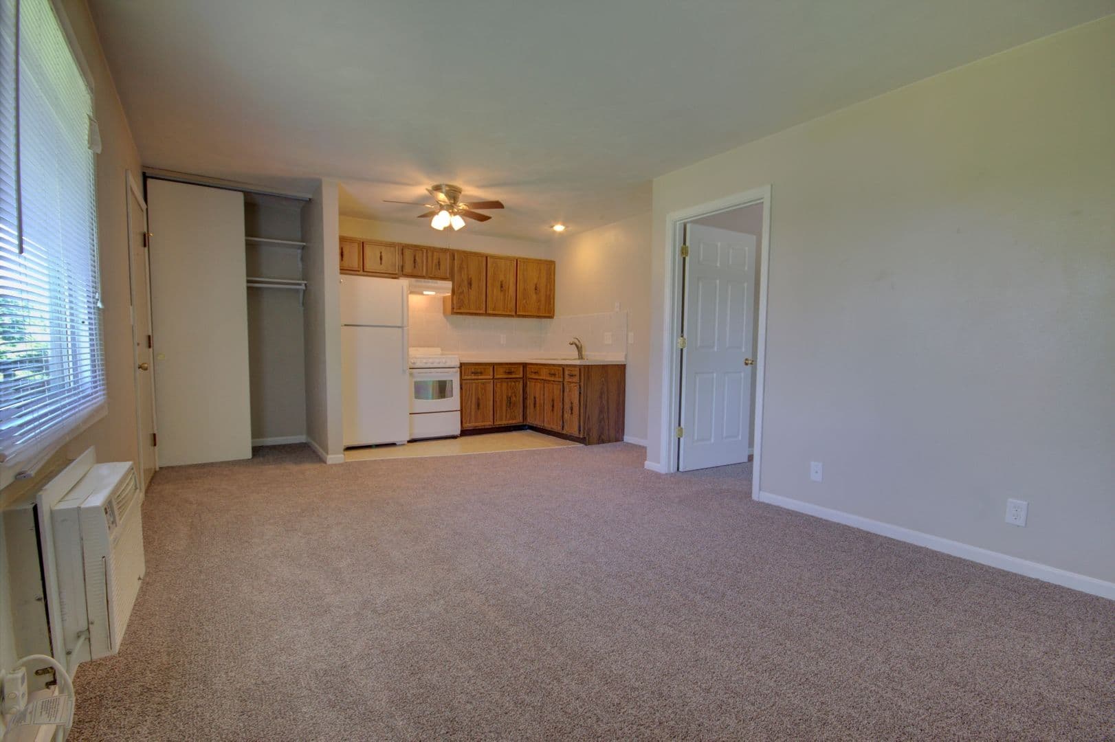 Moline Apartment: 3520 60th St