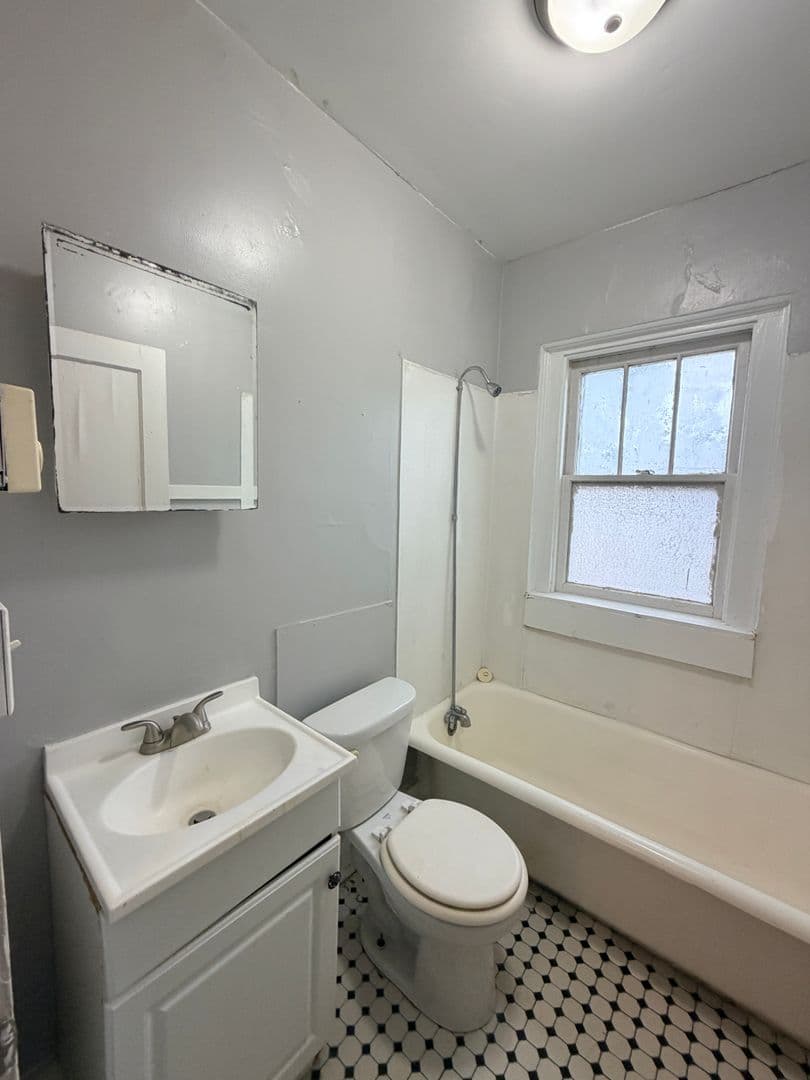 Rock Island Apartment: 2930 5th Ave