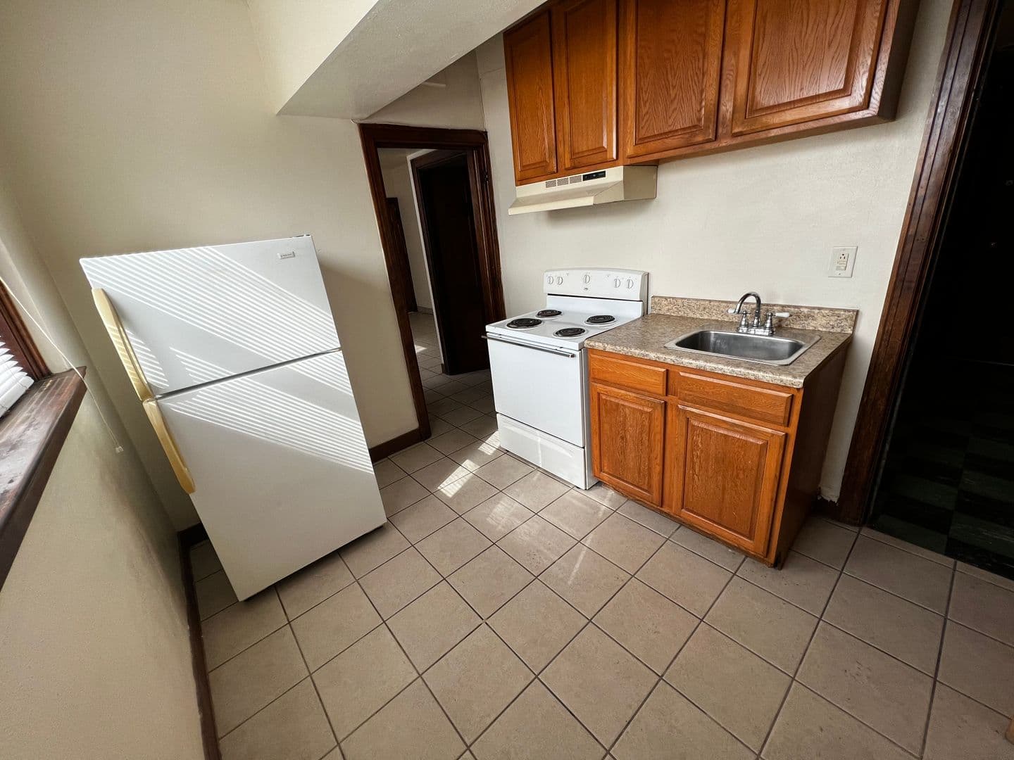 Rock Island Apartment: 1907 5th Avenue/ 429 19th St