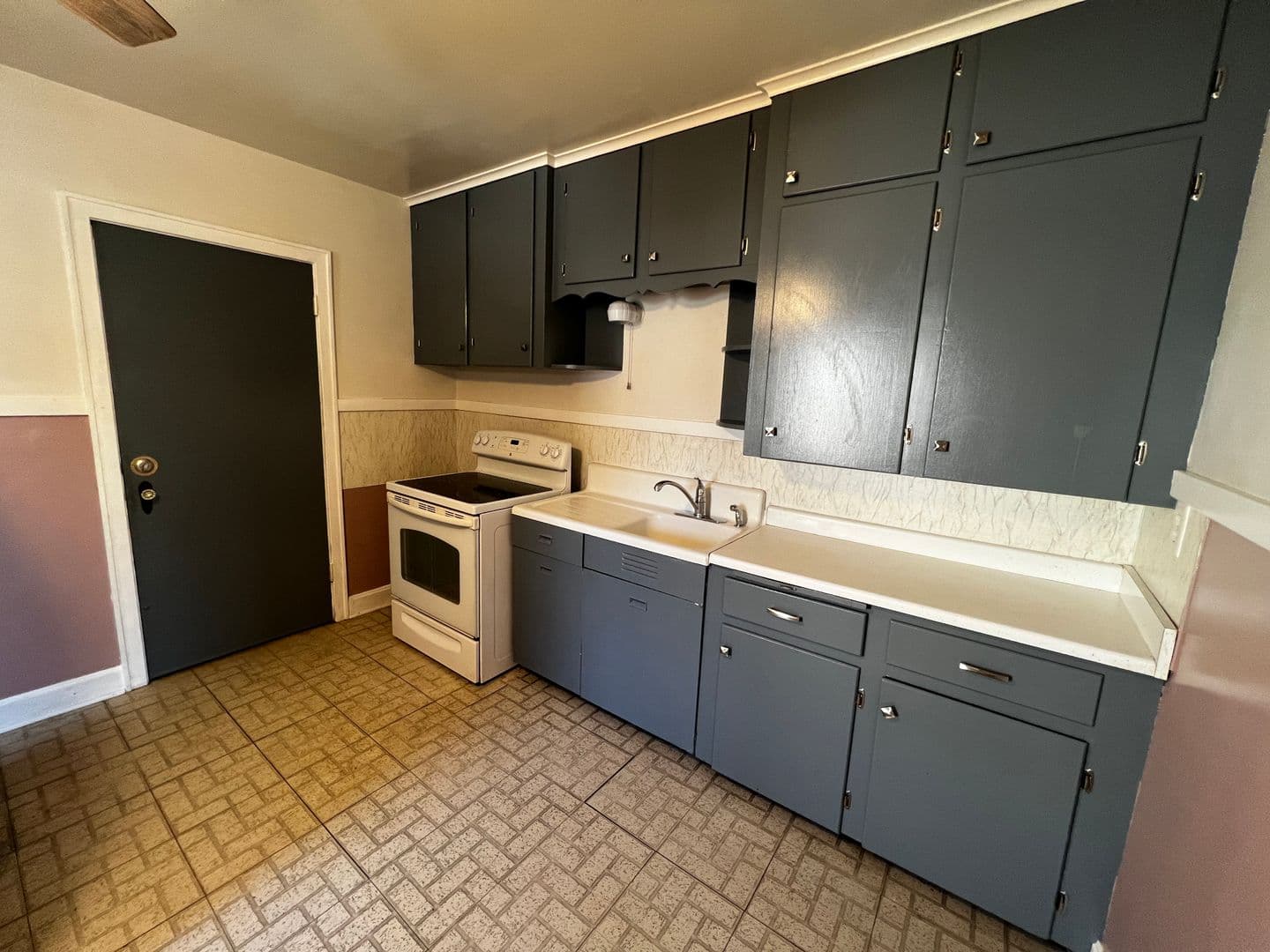 Davenport Apartment: 1611 W High Street