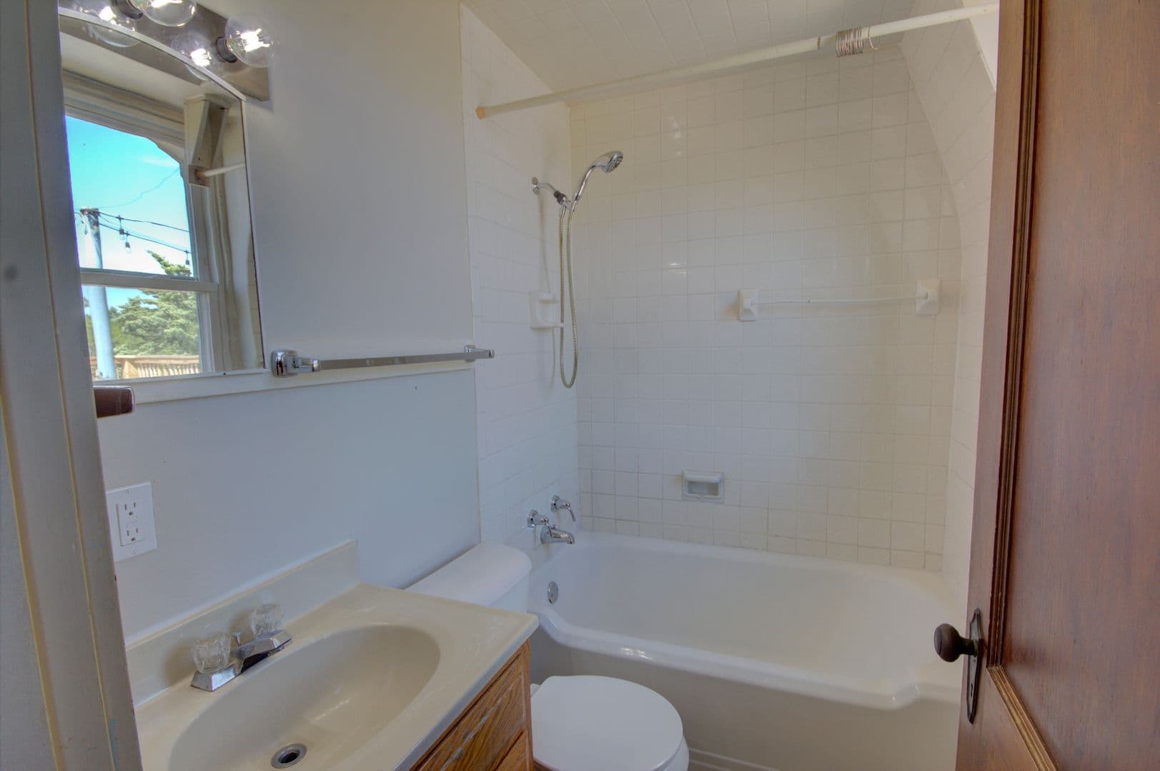 Rock Island Apartment: 1301-1305 2nd Ave
