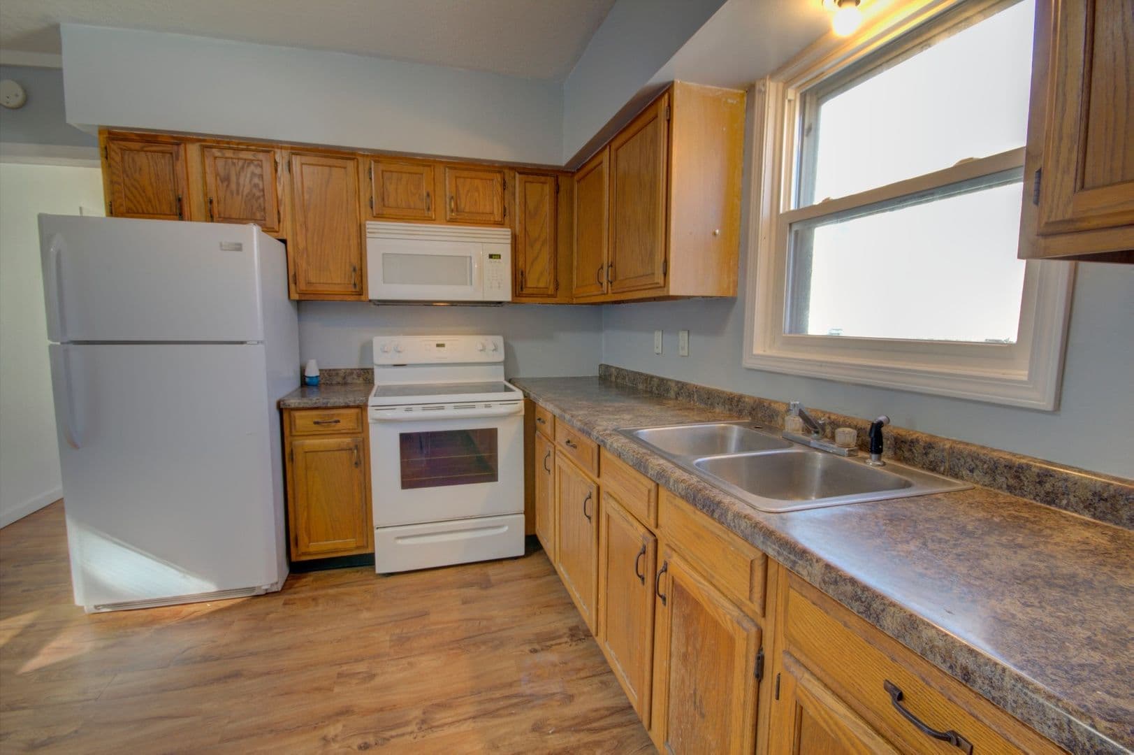 Silvis Apartment: 123 3rd St