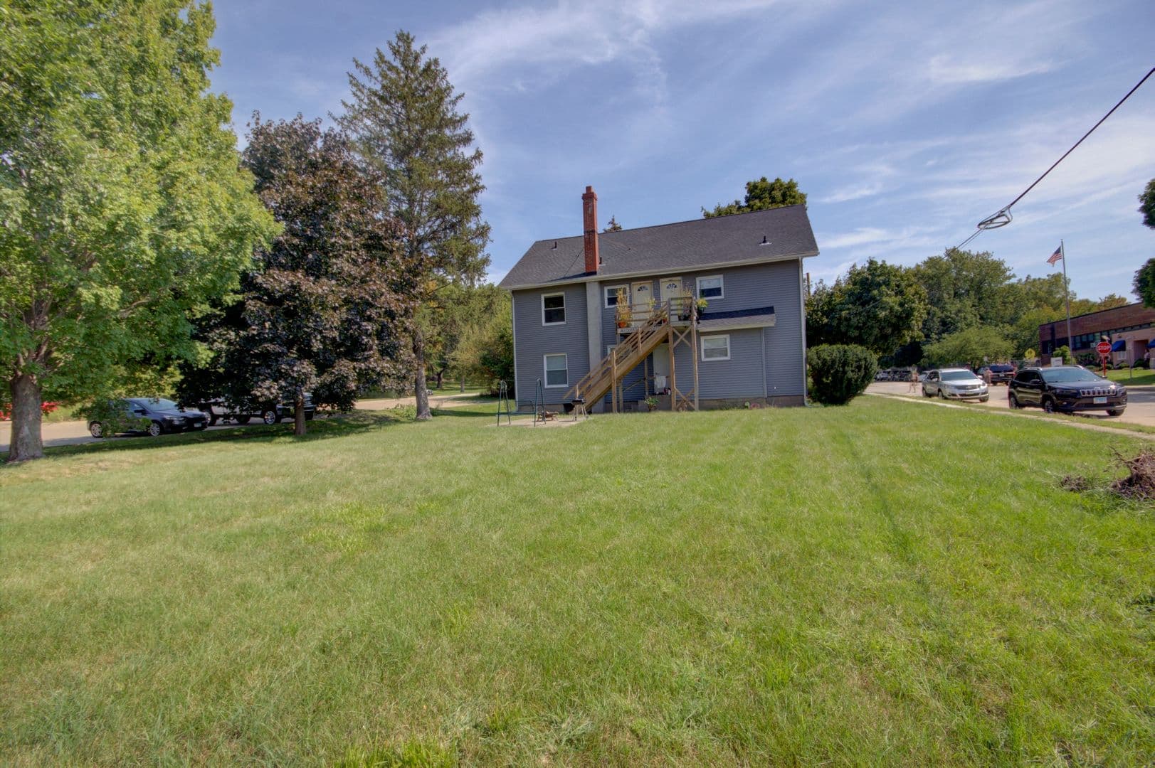 Bettendorf Apartment: 610 15th St
