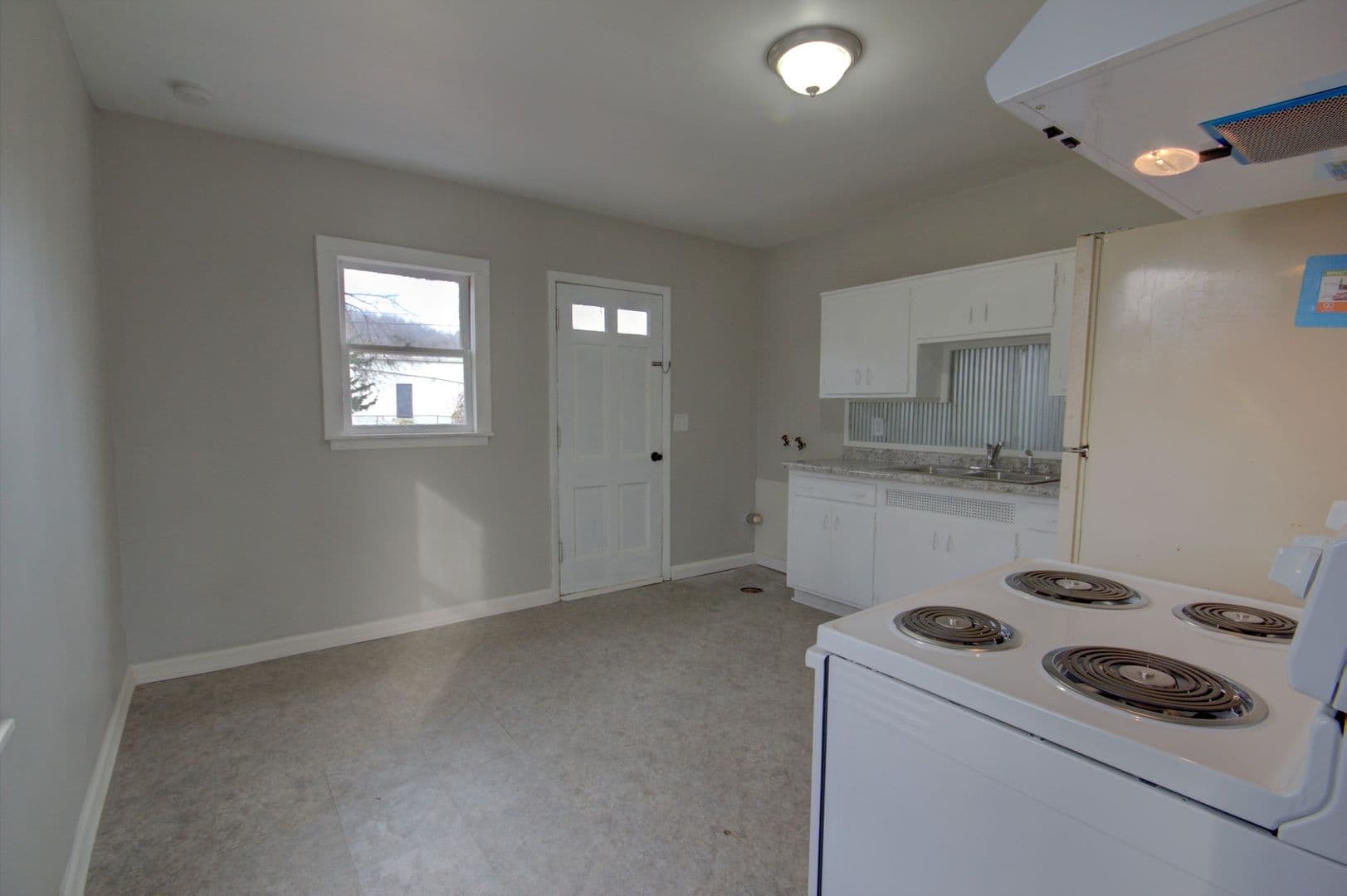 Davenport House: 3856 Johnson Ave