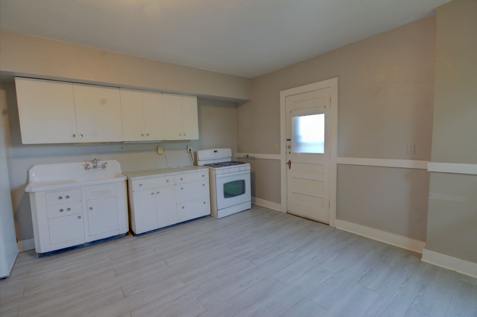 Rock Island Apartment: 1301-1305 2nd Ave