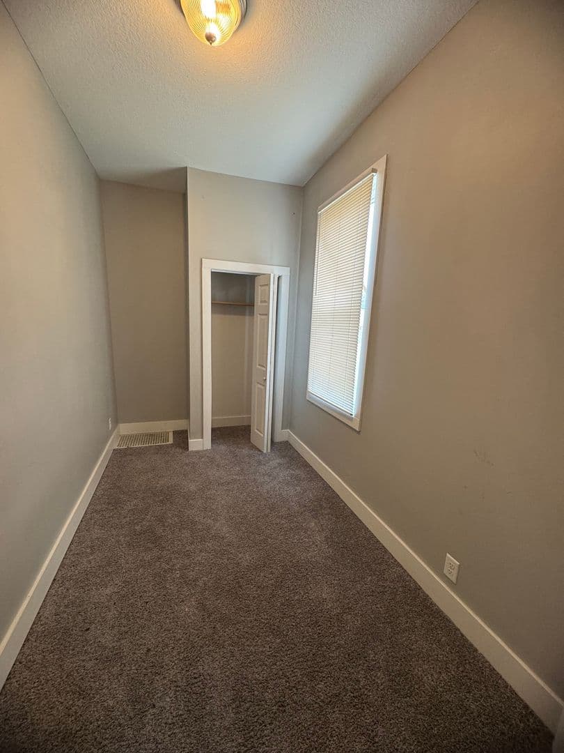 Rock Island Apartment: 929 4th Ave