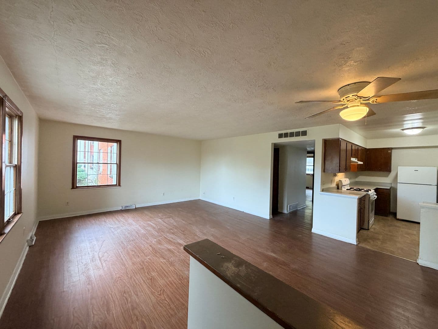 Rock Island Apartment: 1450 18th Ave