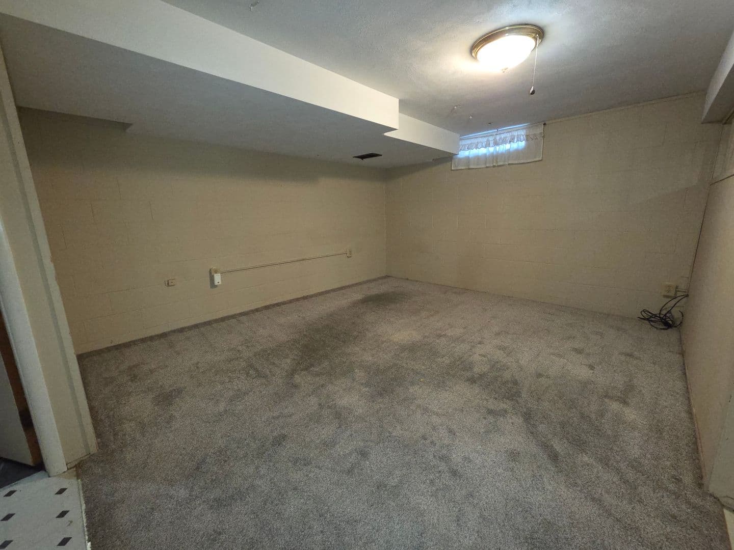 Moline Apartment: 1705 11th Ave